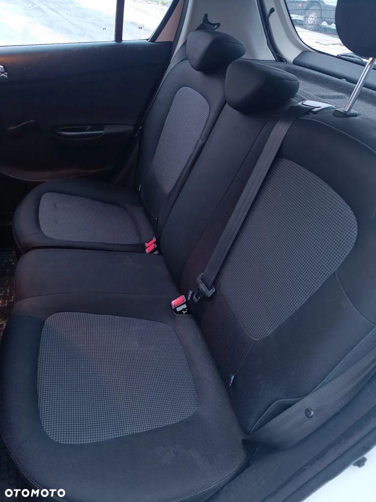 Hyundai i20 1.1 CRDi Style - 8