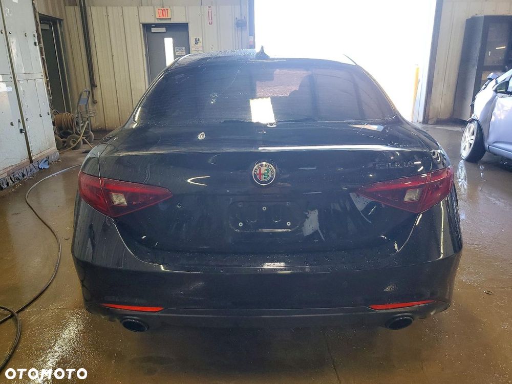 Alfa Romeo Giulia 2.0 Turbo 16V AT8-Q4 Ti - 6
