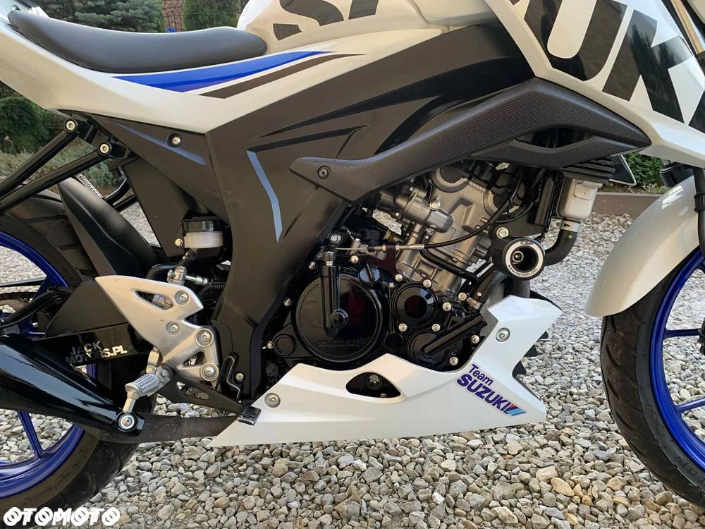 Suzuki GSX - 34