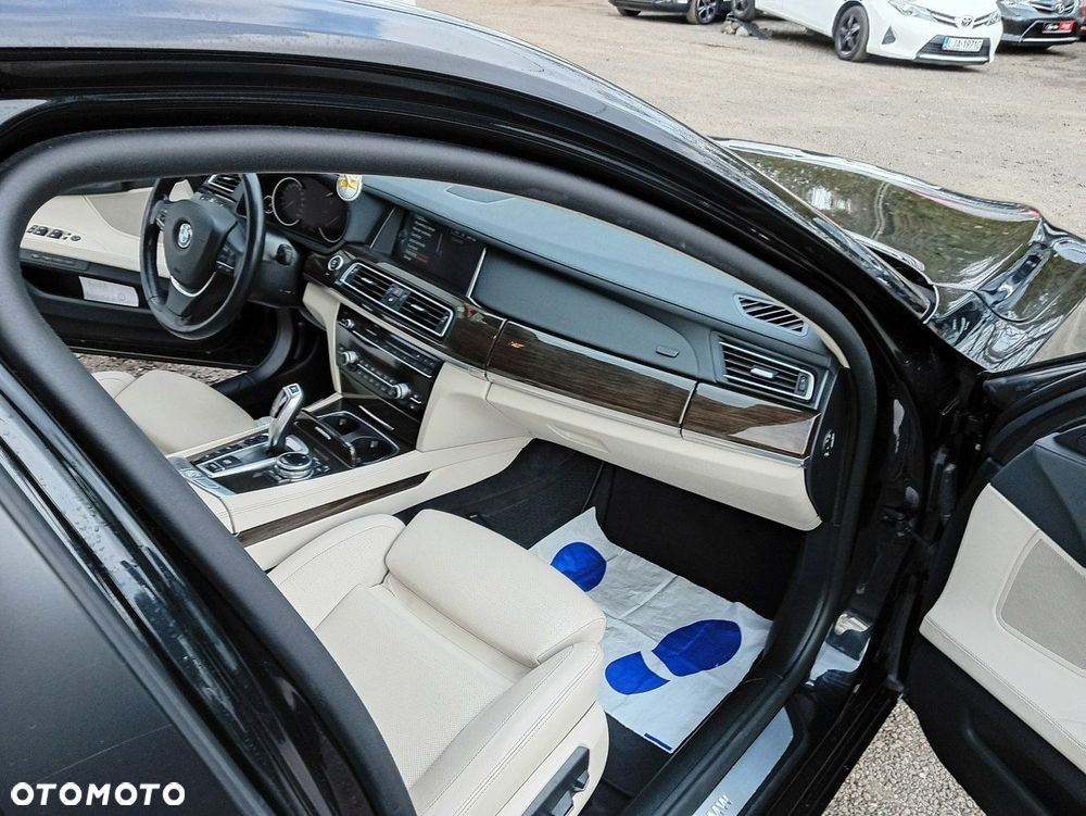 BMW Seria 7 740d xDrive - 9