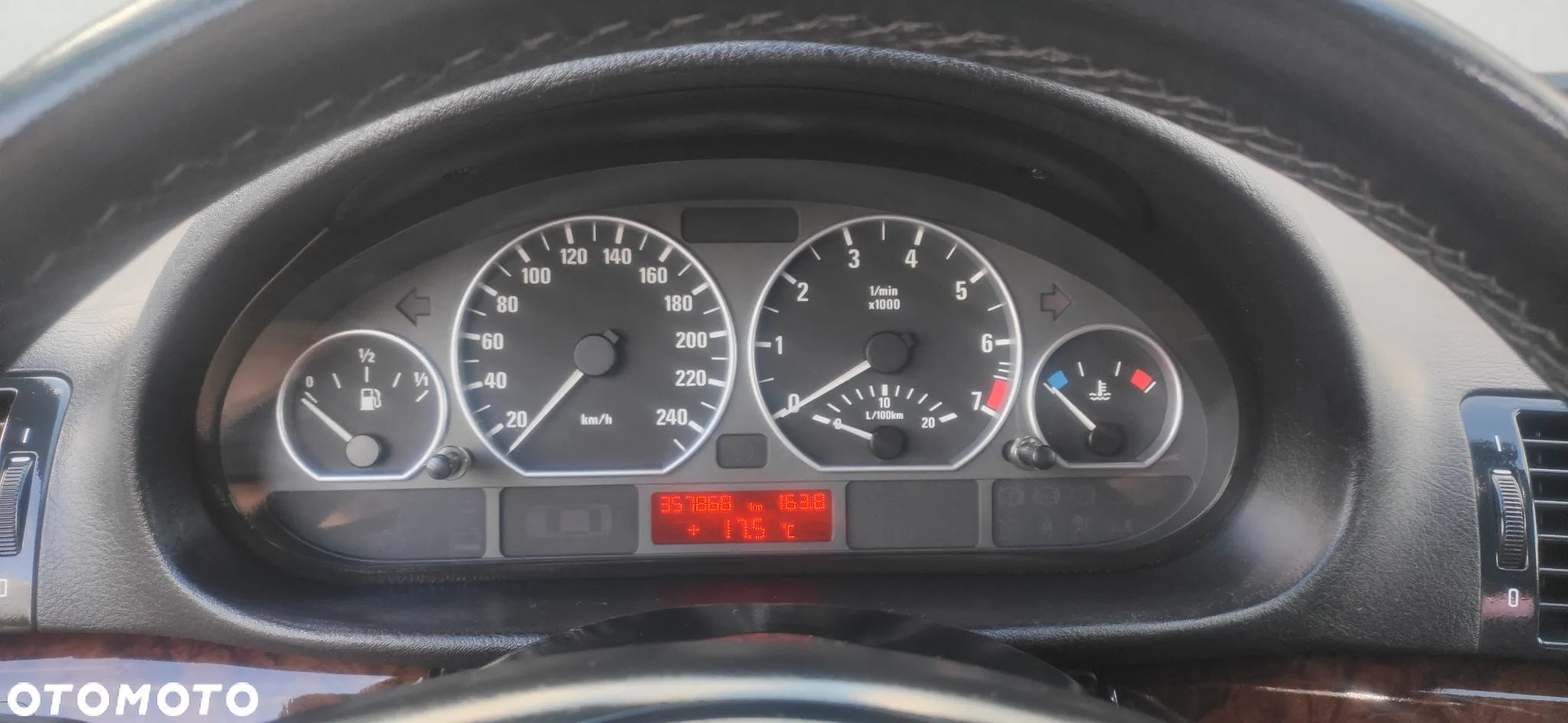 BMW Seria 3 330xi - 26