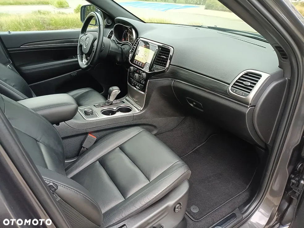 Jeep Grand Cherokee - 12