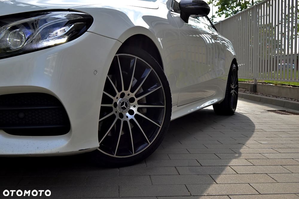 Mercedes-Benz Klasa E 220 d 4-Matic 9G-TRONIC - 34