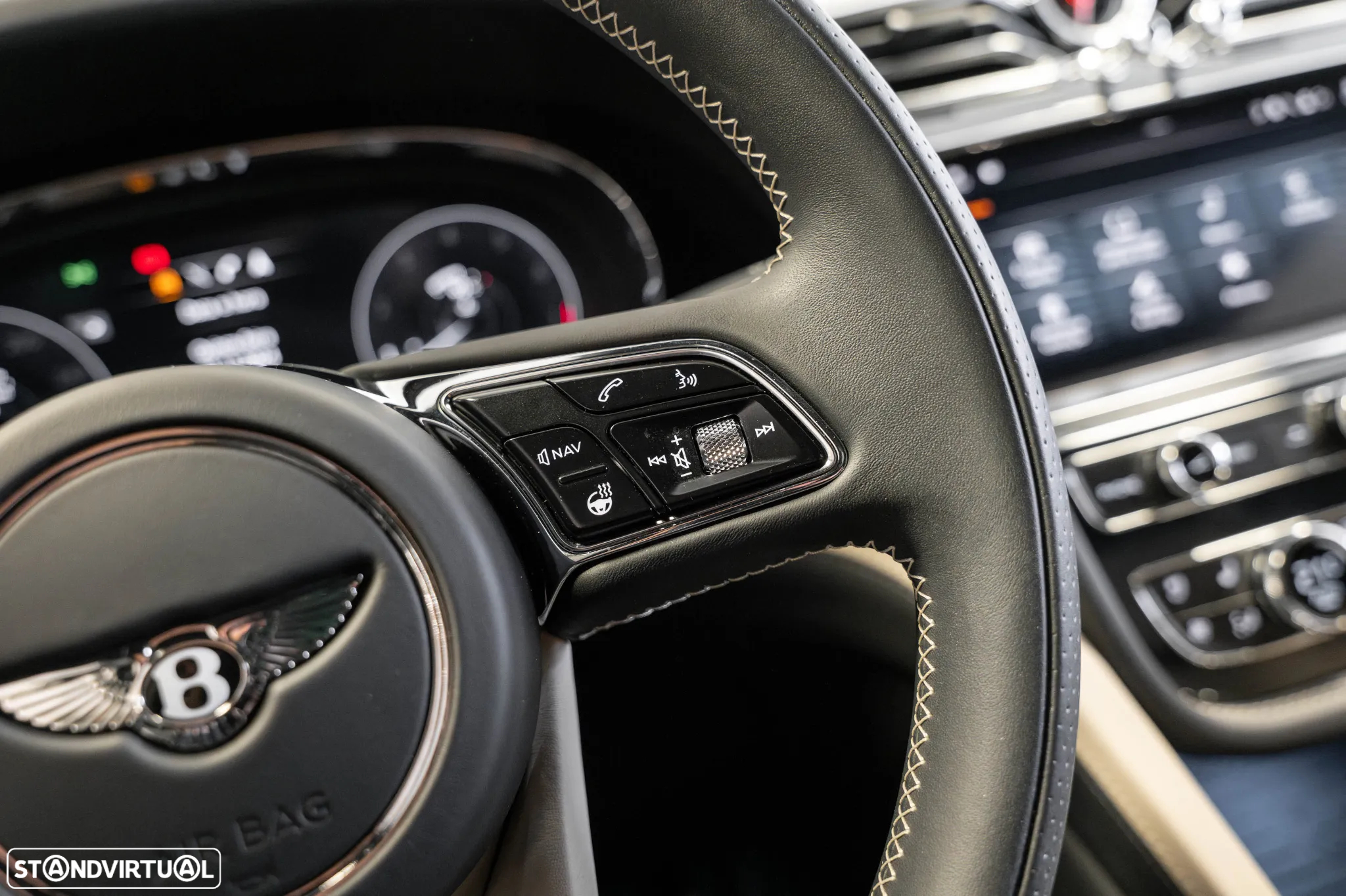 Bentley Bentayga EWB V8 Azure - 14