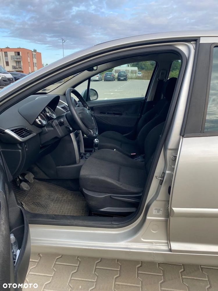 Peugeot 207 1.6 HDi 16V Trendy - 16