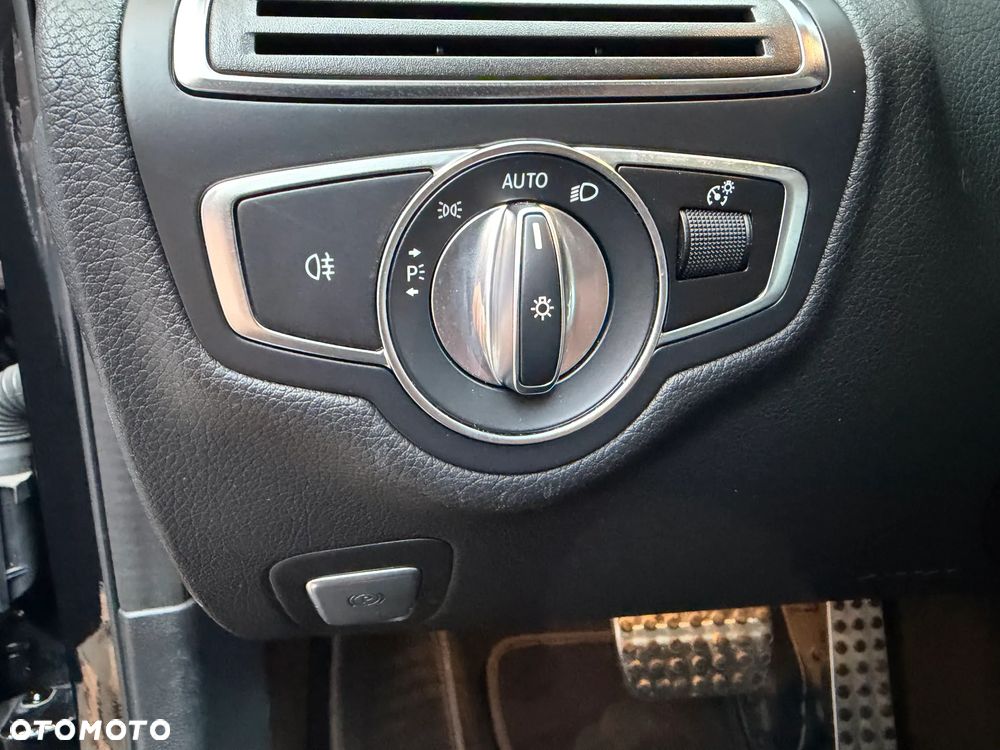 Mercedes-Benz Klasa C 200 9G-TRONIC AMG Line - 15