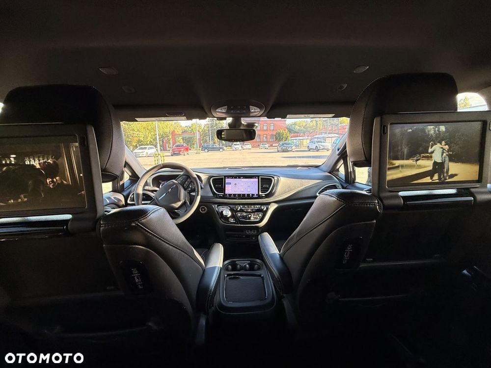 Chrysler Pacifica - 19
