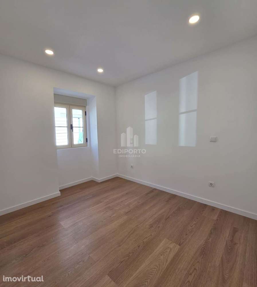 Moradia Térrea T1+1 com Deck e Jardim, perto da Avenida da República e - Grande imagem: 3/10