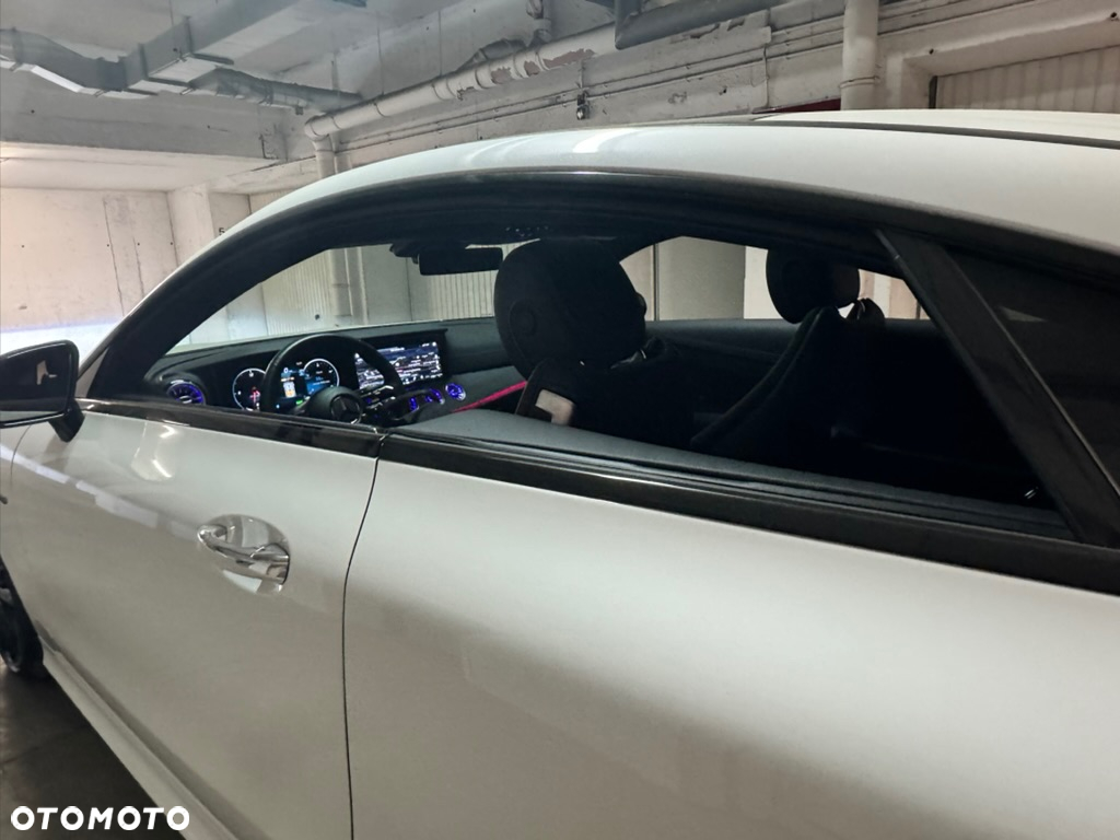 Mercedes-Benz Klasa E 200 Coupe 4-Matic 9G-TRONIC - 32