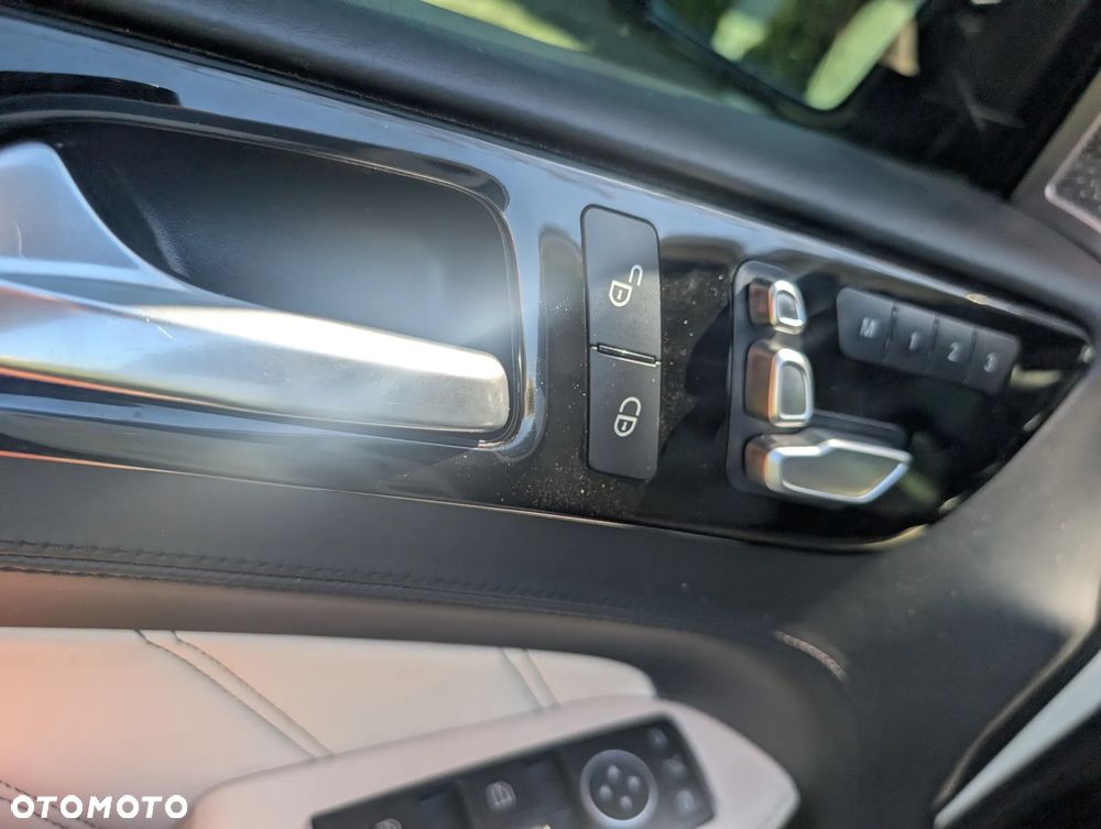 Mercedes-Benz GLS - 25