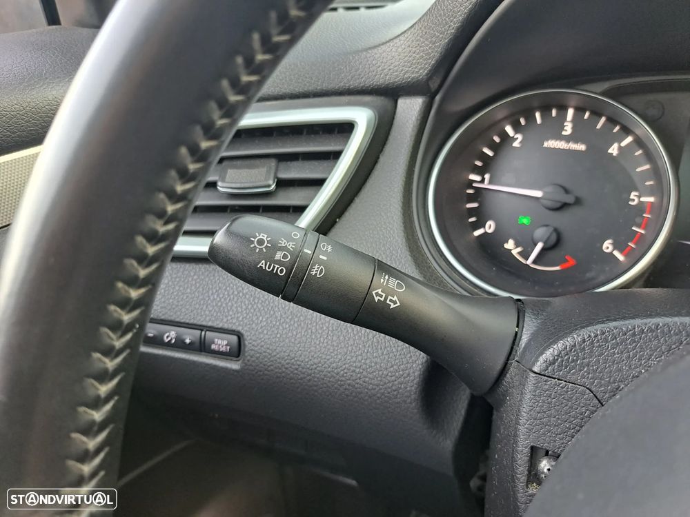 Nissan Qashqai 1.5 dCi N-Connecta J18+Led - 18