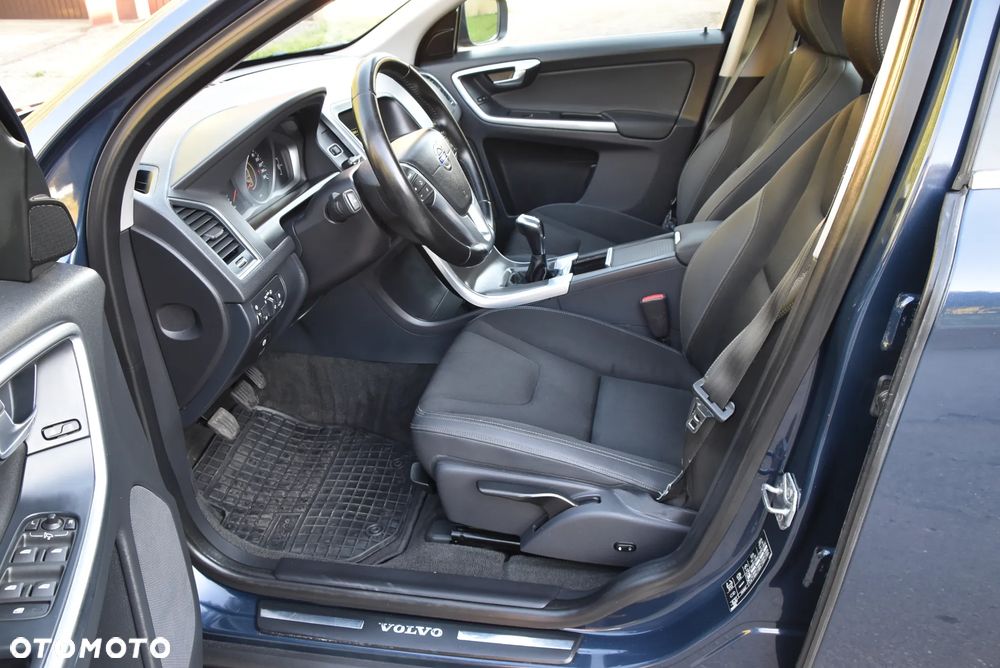 Volvo XC 60 D4 Momentum - 27