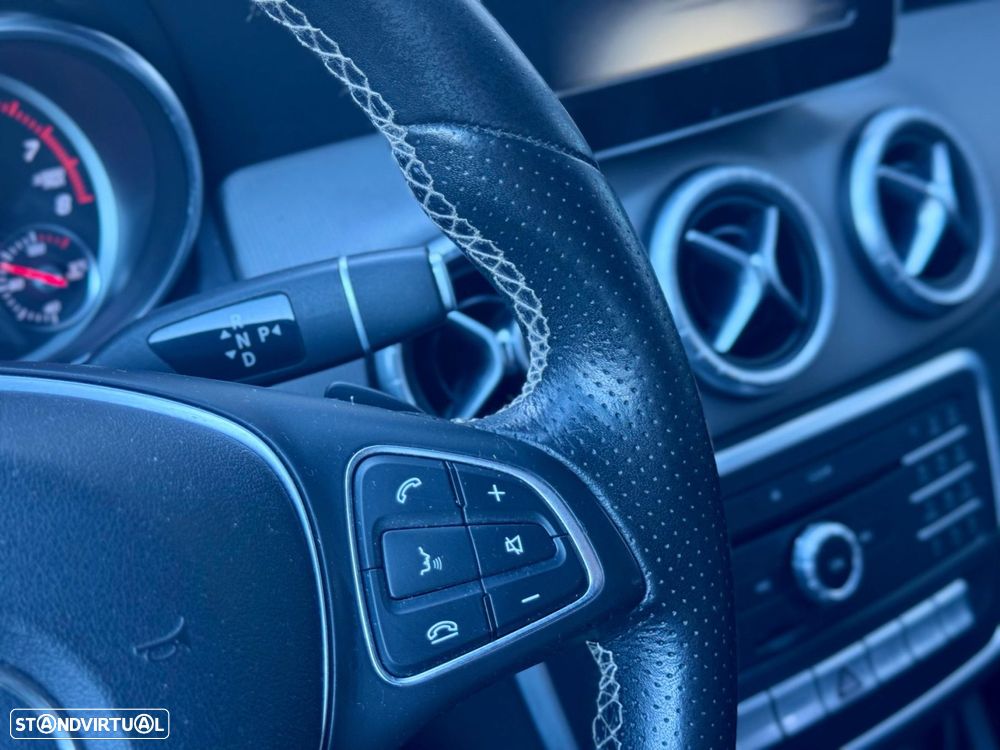 Mercedes-Benz CLA 180 7G-DCT Urban - 36