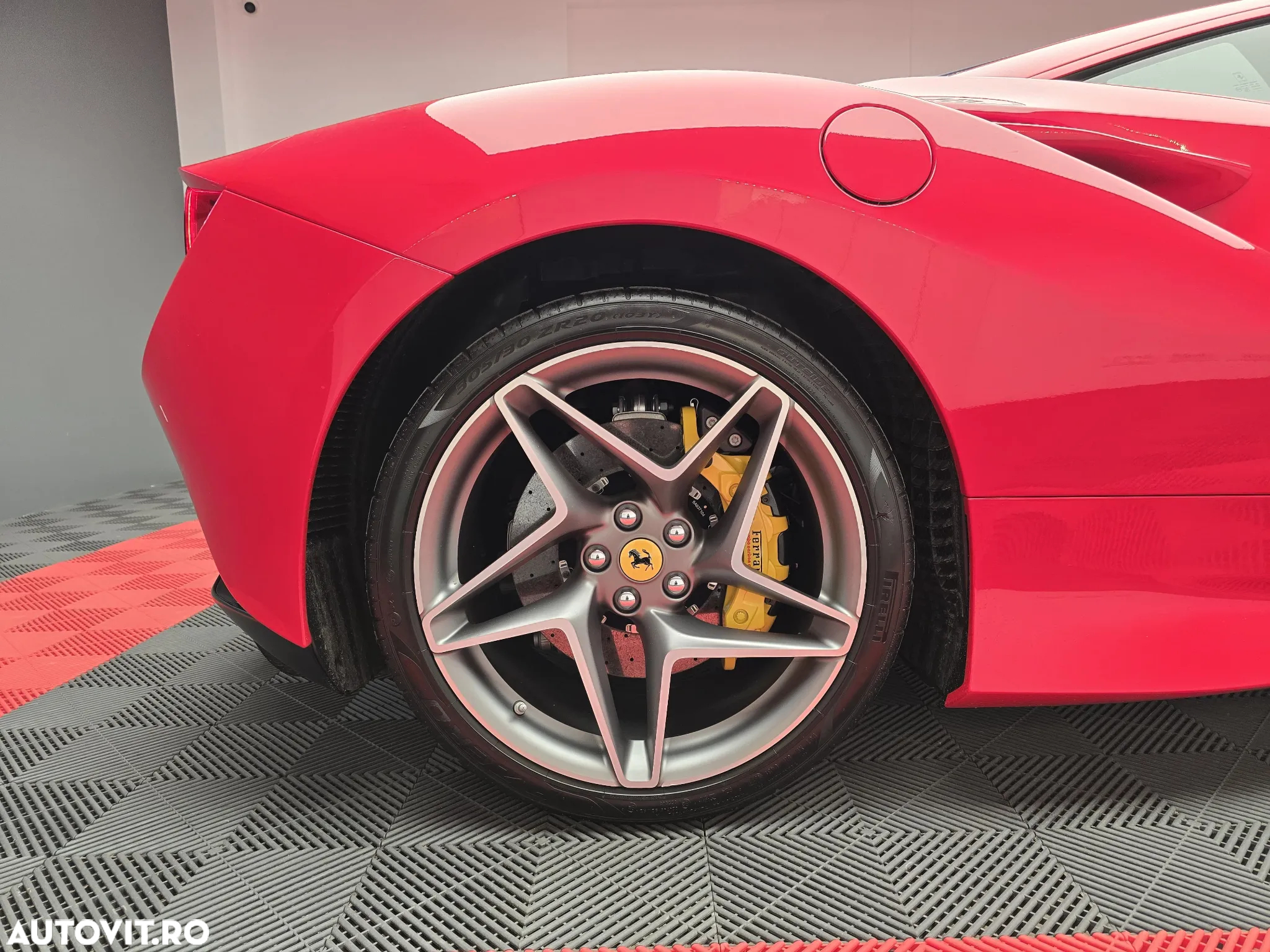 Ferrari F8 - 8