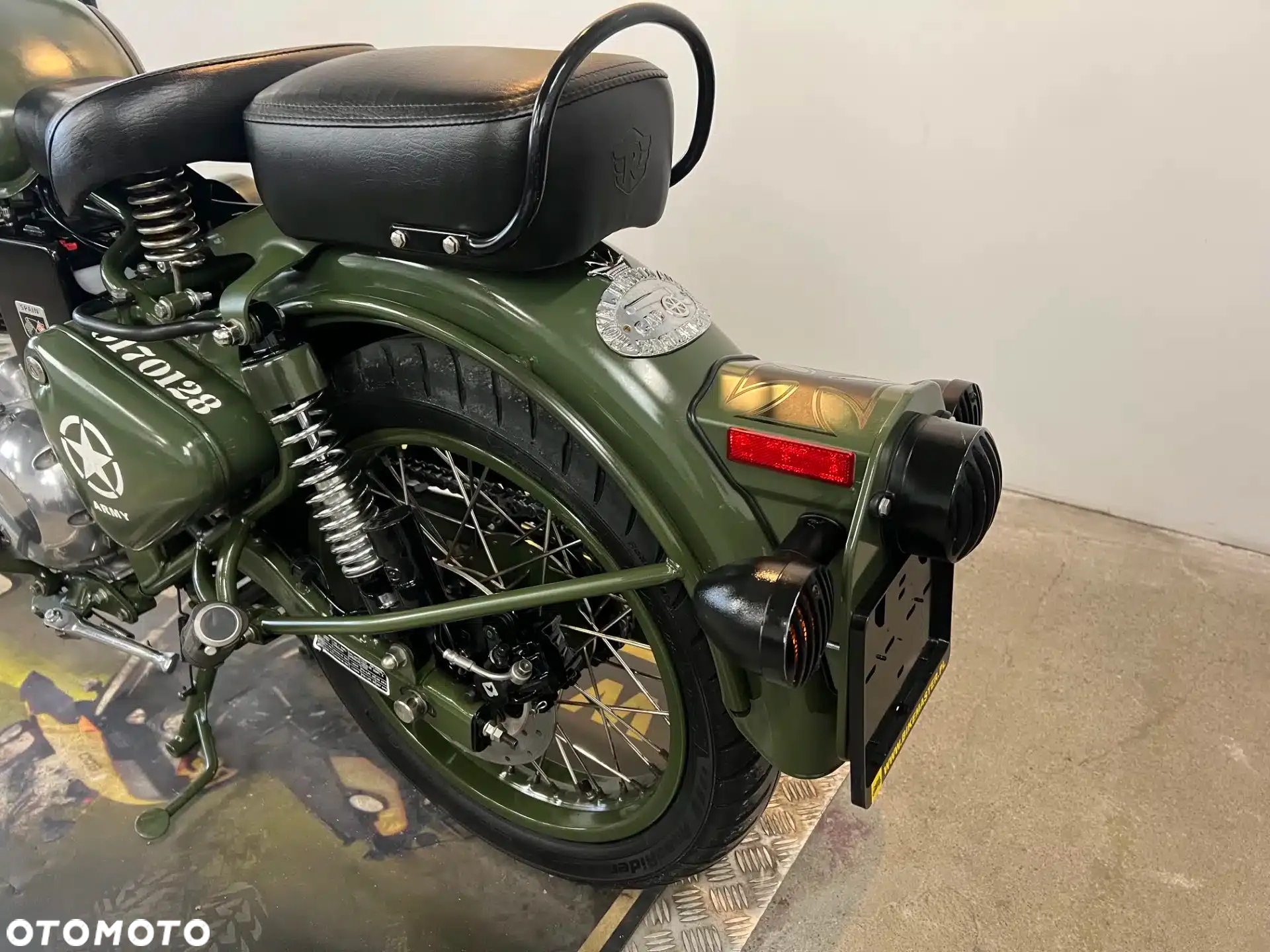 Royal Enfield Classic - 32
