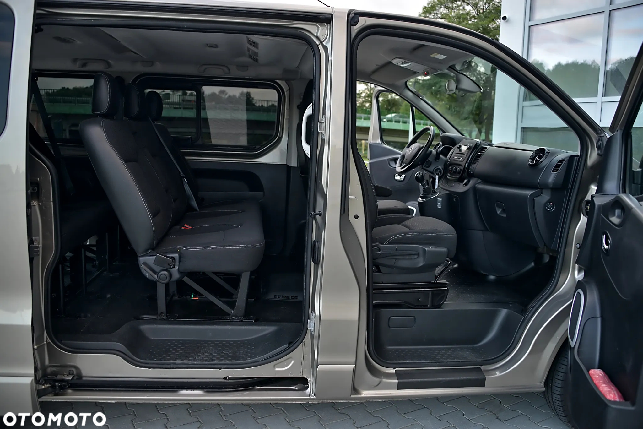 Opel Vivaro - 8