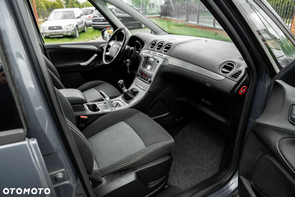 Ford Galaxy 2.0 TDCi Ghia - 29