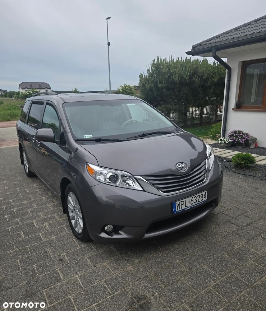 Toyota Sienna 3.5 XLE AWD - 3