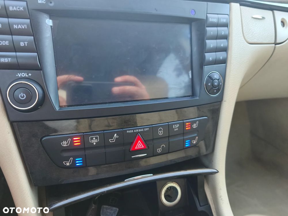 Mercedes-Benz Klasa E 320 4Matic Automatik Avantgarde - 32