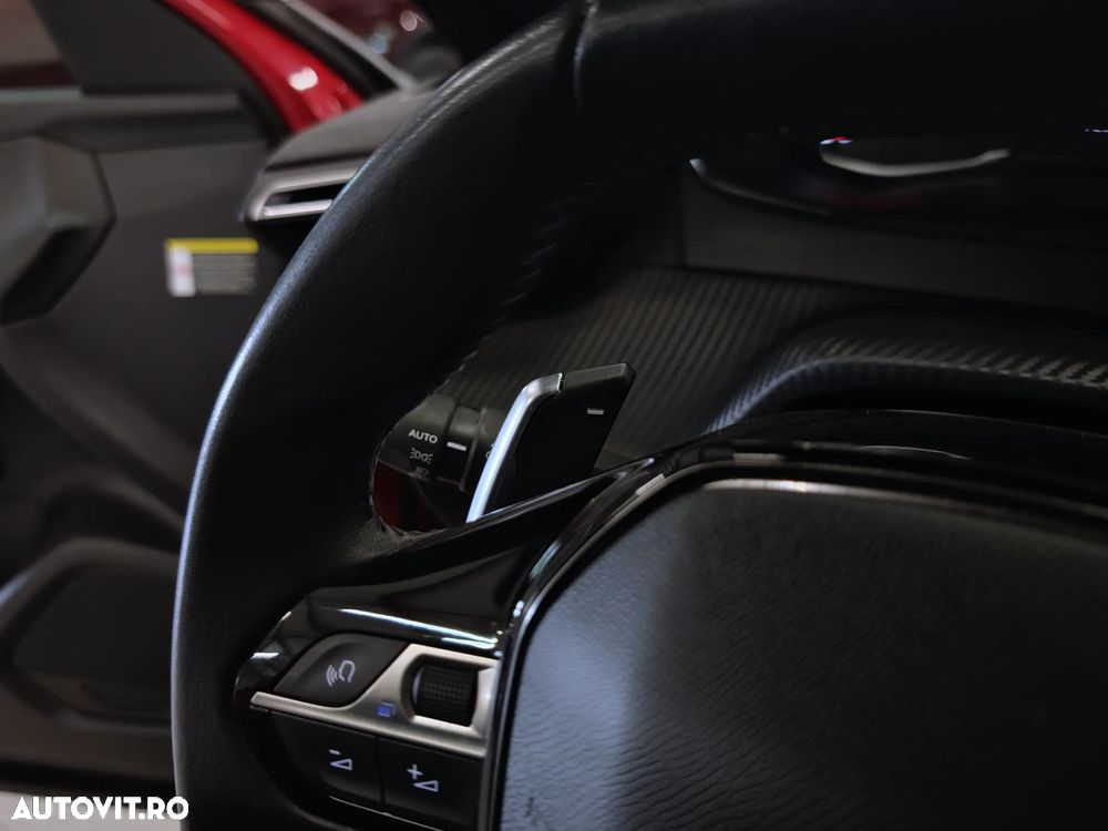 Peugeot 2008 PureTech 130 EAT8 Allure - 14