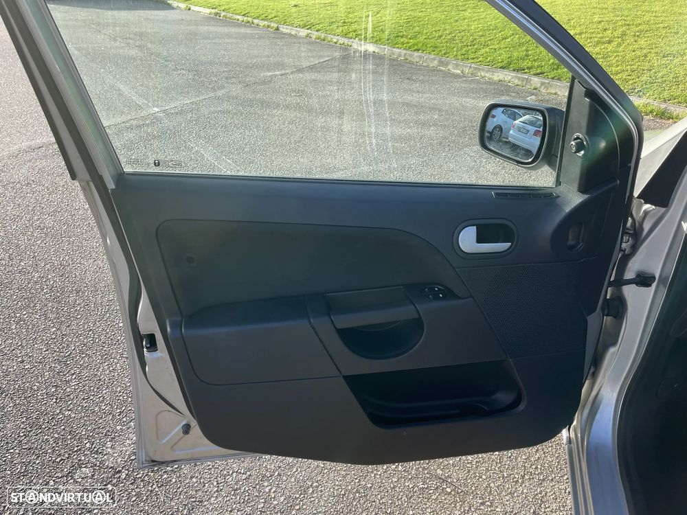 Ford Fiesta 1.25 Ghia - 8