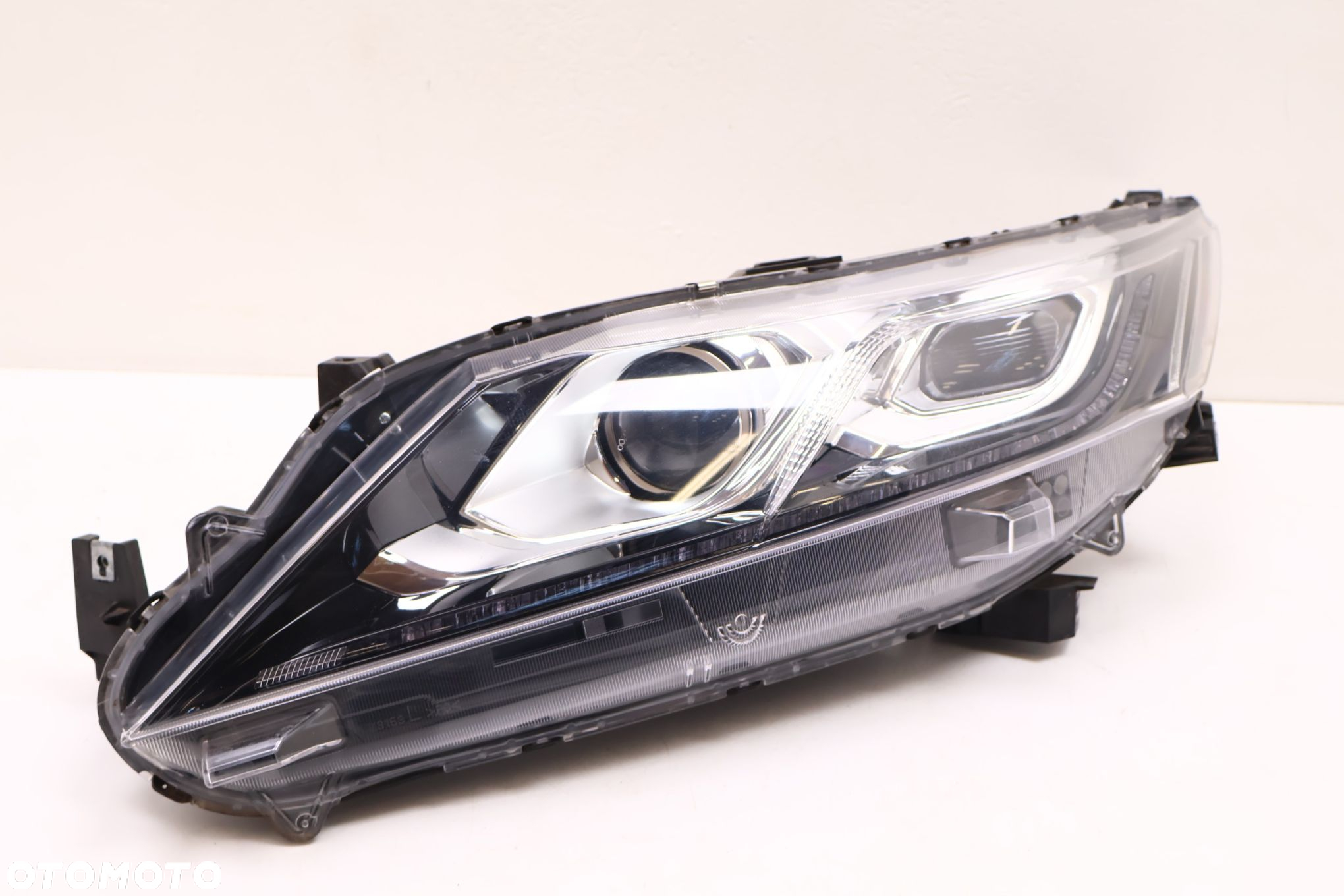 MITSUBISHI ECLIPSE CROSS LAMPA LEWA PRZÓD FULL LED - 2