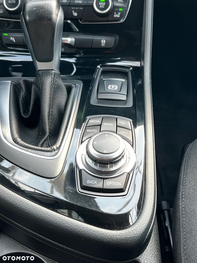 BMW Seria 2 218d Advantage - 25