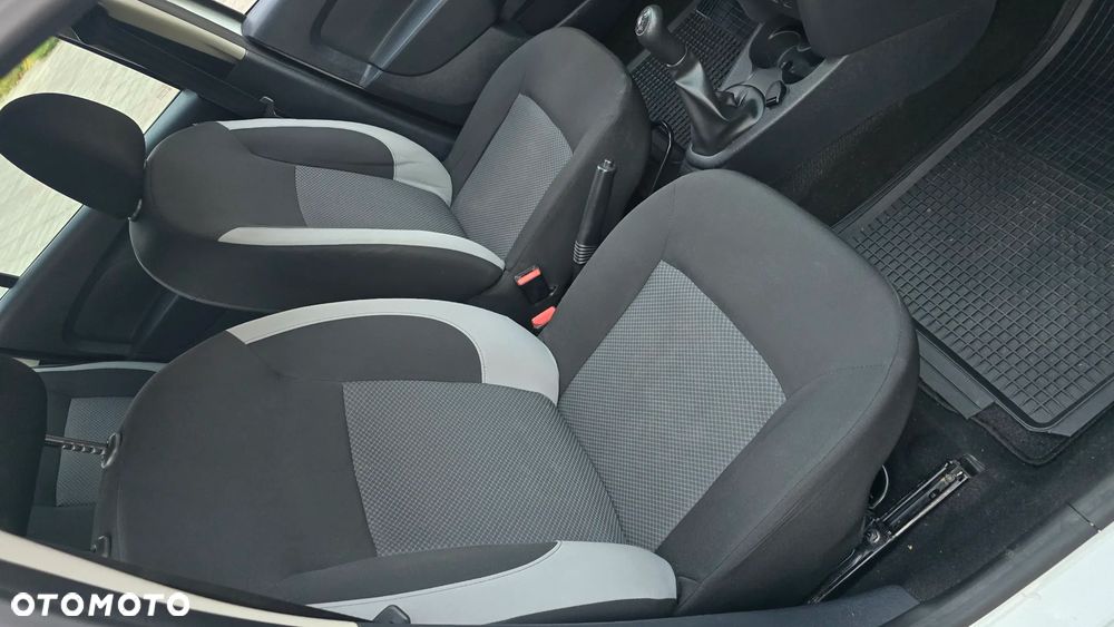 Dacia Sandero - 28