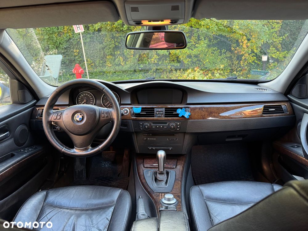 BMW Seria 3 325i Touring - 8