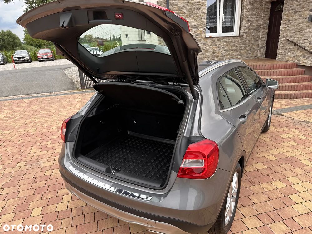 Mercedes-Benz GLA 200 7G-DCT - 13