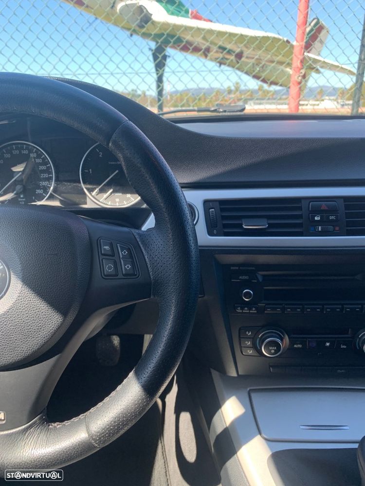 BMW 318 d Pack M - 29