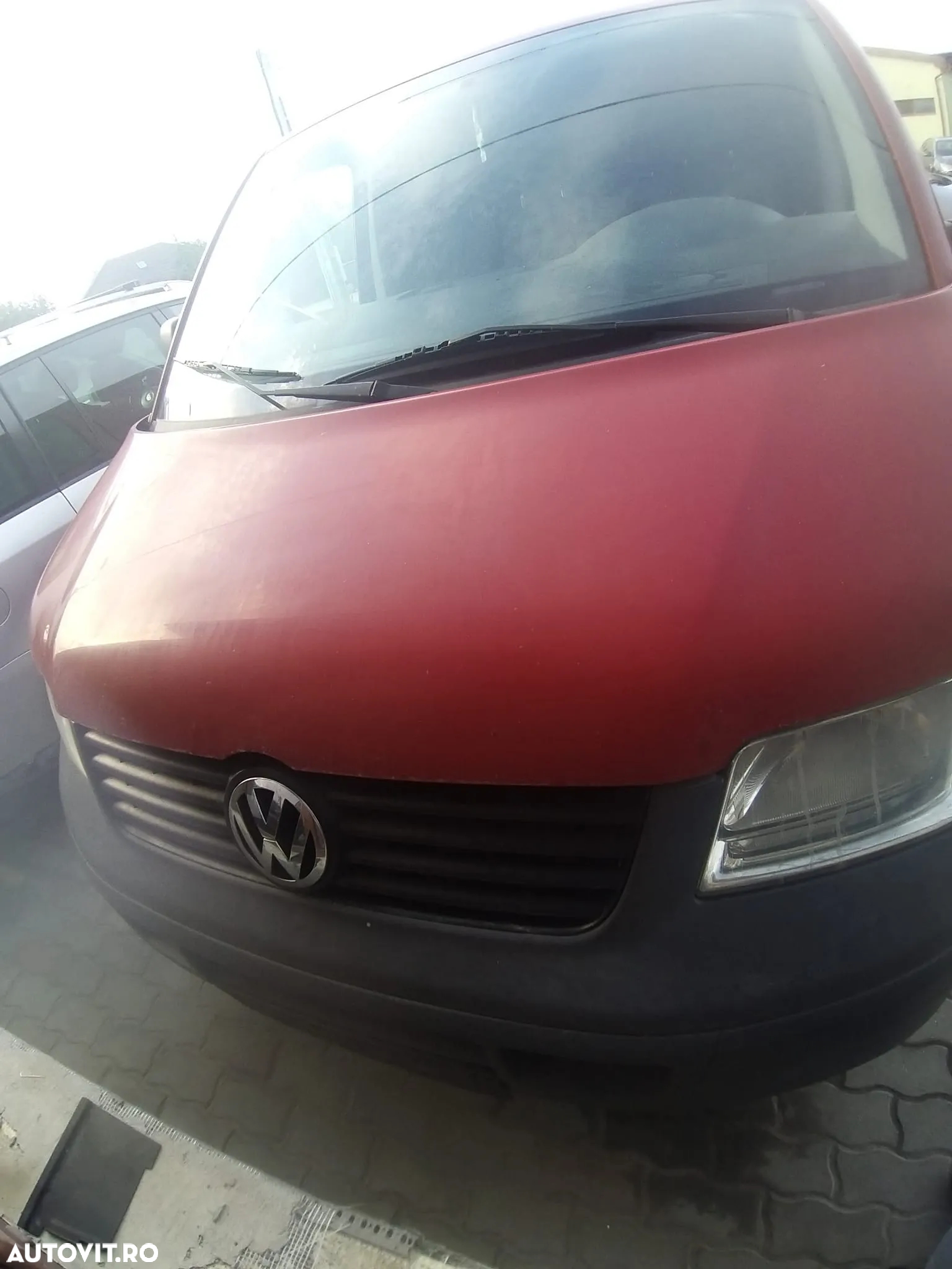 Dezmembram Volkswagen Transporter T5 din 2008 , 1.9 TDI , cod motor: BRR , Rosu - 4