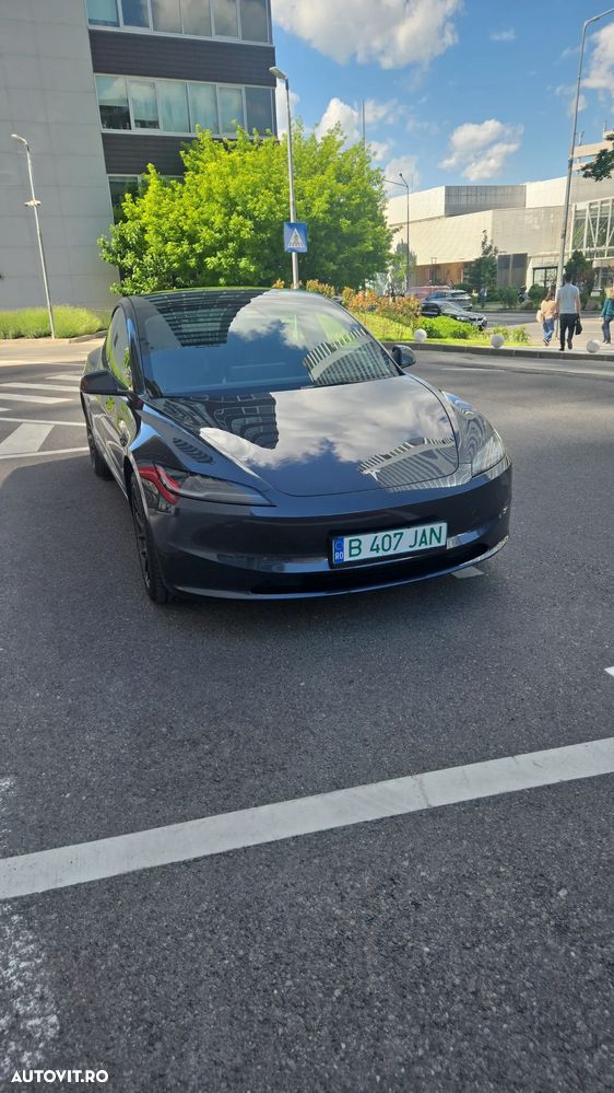 Tesla Model 3 - 1