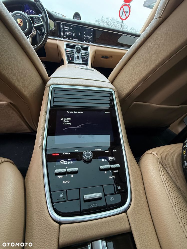 Porsche Panamera 4 Executive - 37