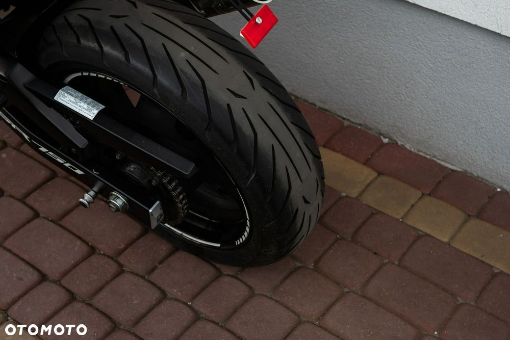 Suzuki GSR - 10