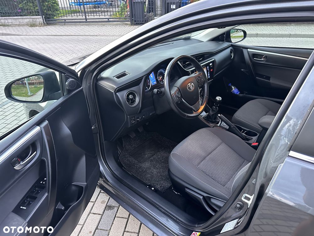 Toyota Corolla 1.6 Classic Plus - 19