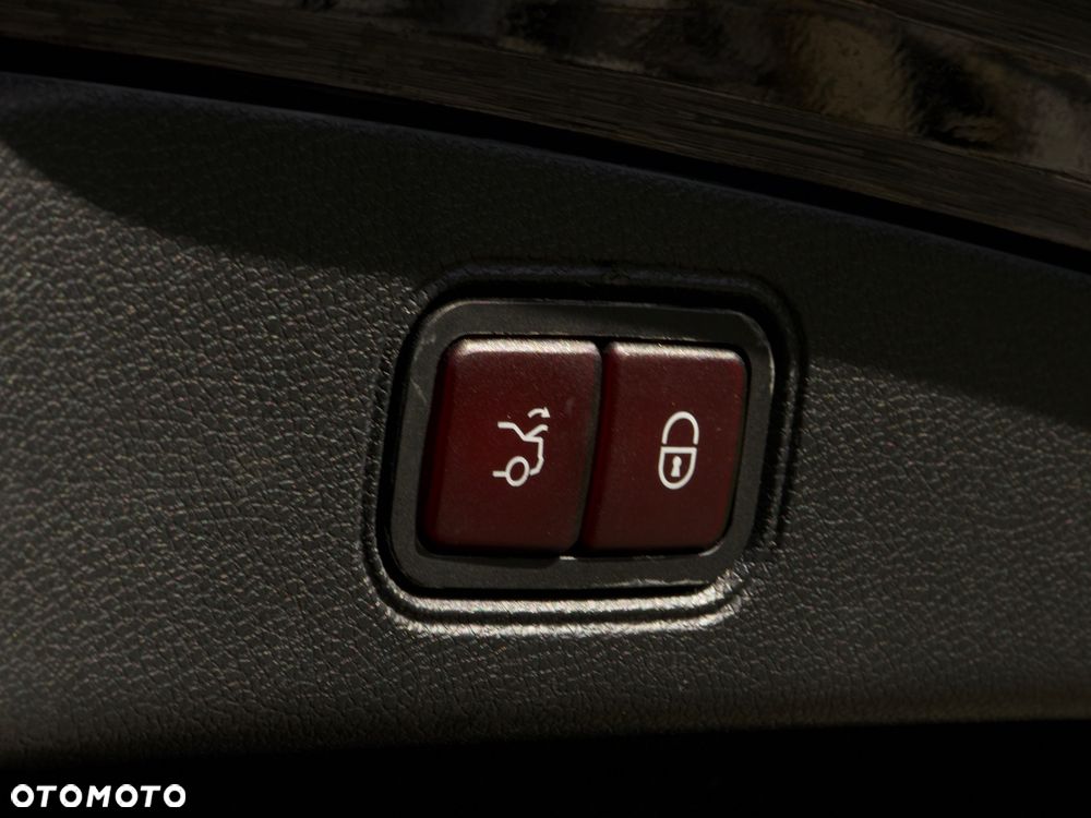 Mercedes-Benz Klasa E 400 4-Matic 9G-TRONIC - 23