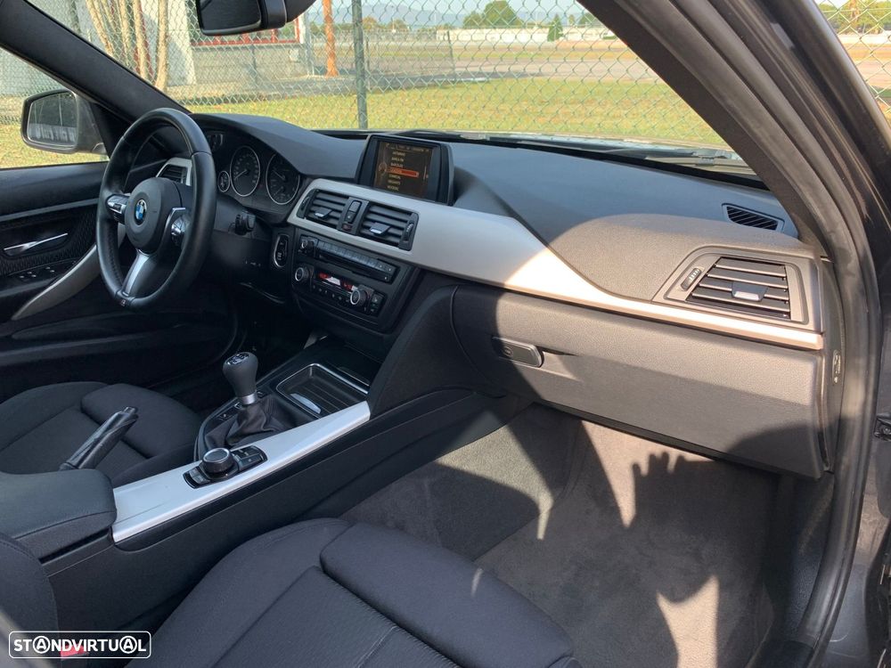 BMW 320 d Touring Pack M - 30