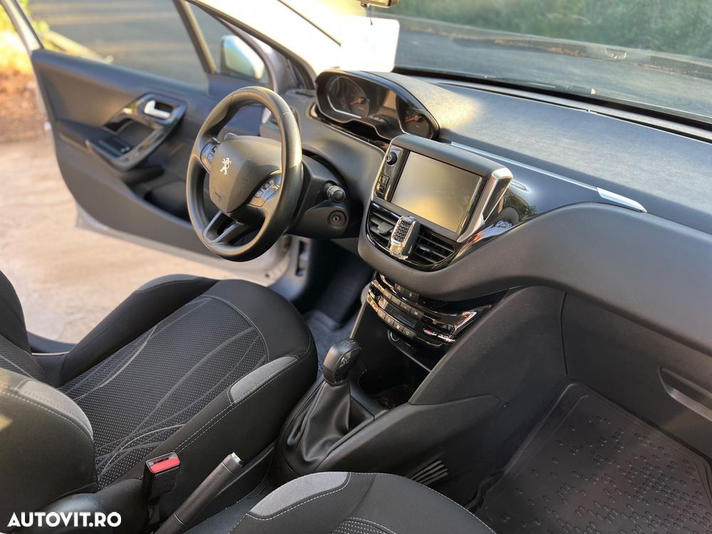 Peugeot 208 - 7