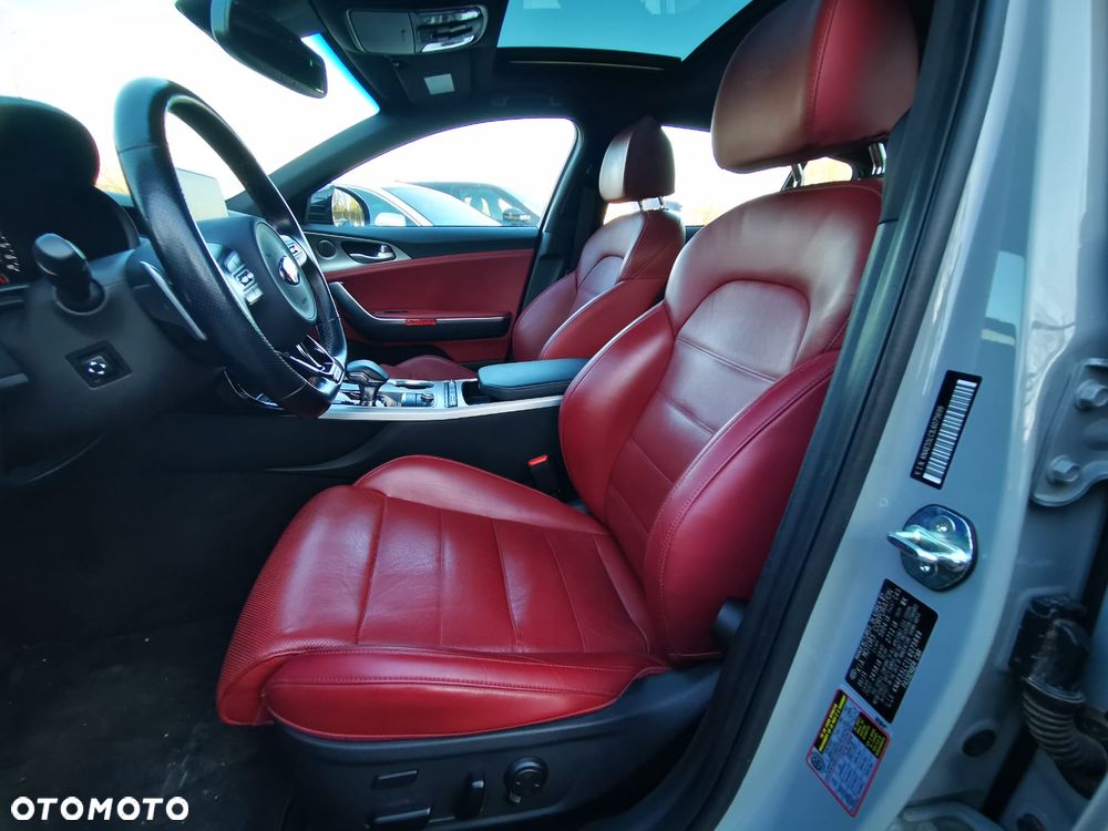 Kia Stinger - 9