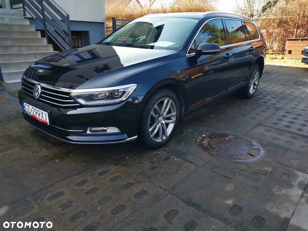 Volkswagen Passat - 1