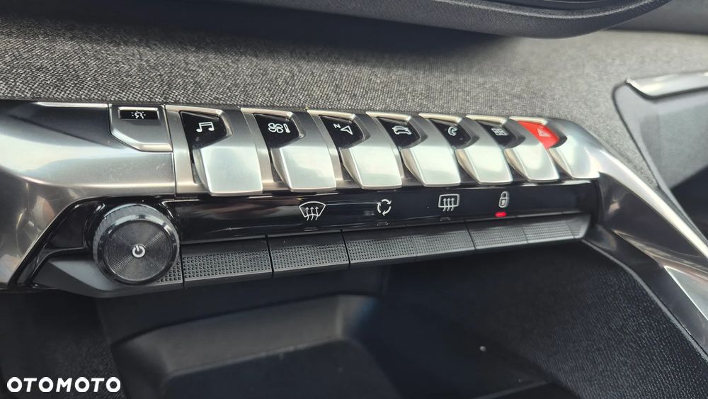 Peugeot 3008 PureTech 130 Stop & Start GPF Allure Business-Paket - 11