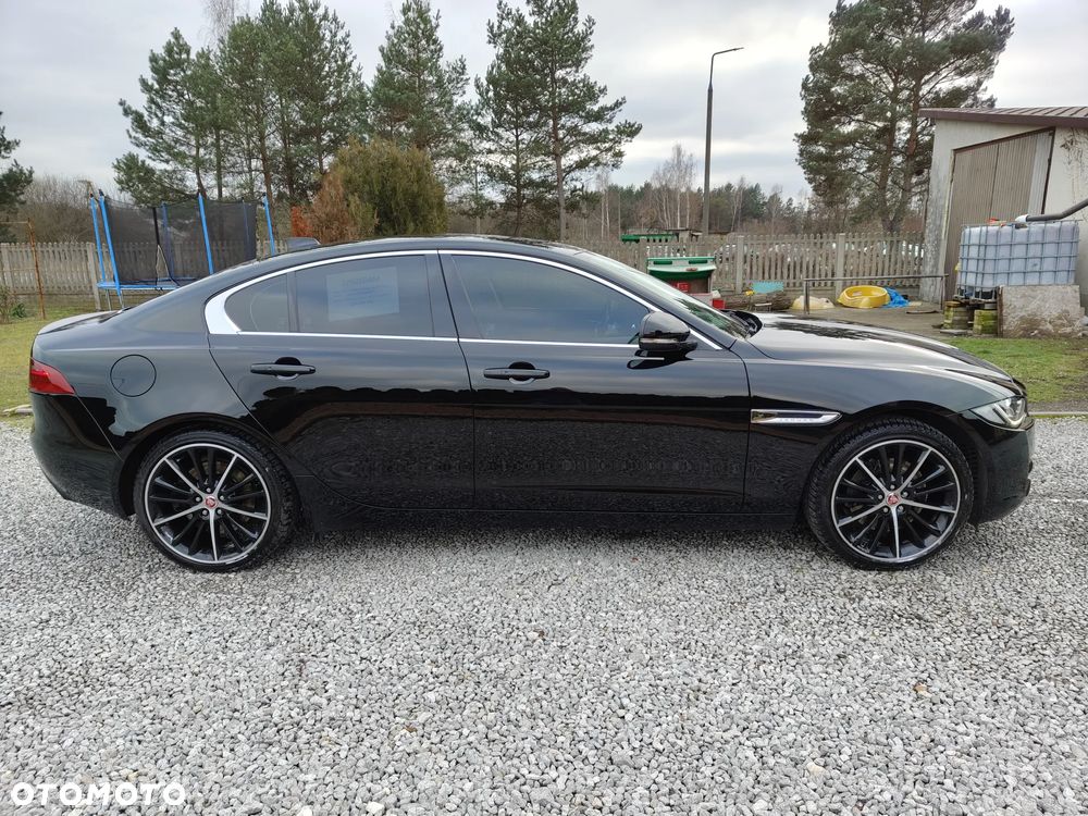 Jaguar XE 2.0 D AWD Portfolio - 7