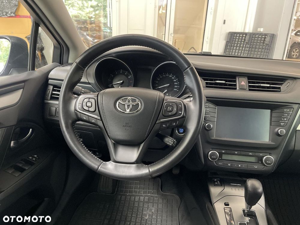 Toyota Avensis - 11