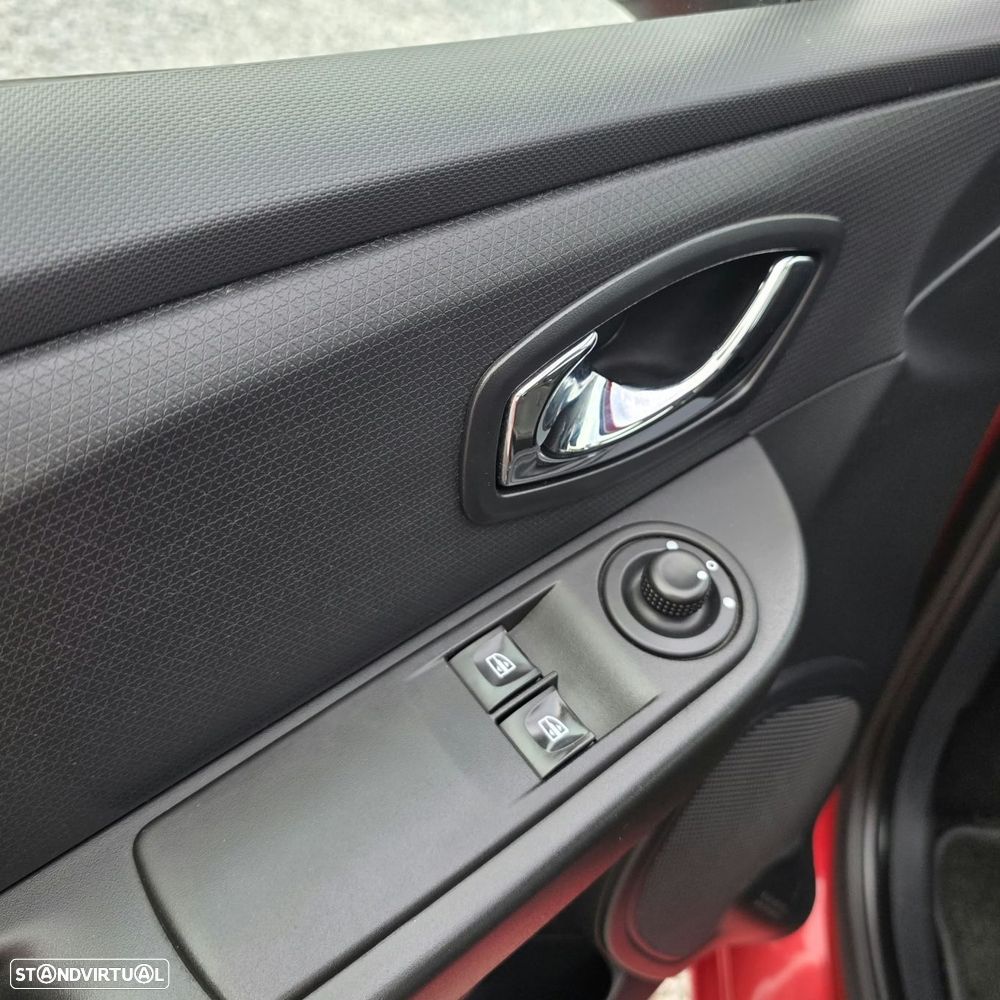 Renault Clio Sport Tourer 0.9 TCE Dynamique S - 18