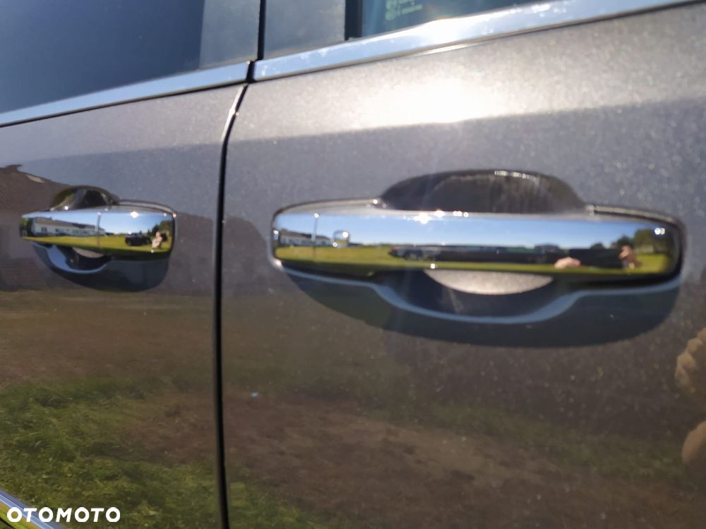 Chrysler Town & Country 3.6 Limited - 26