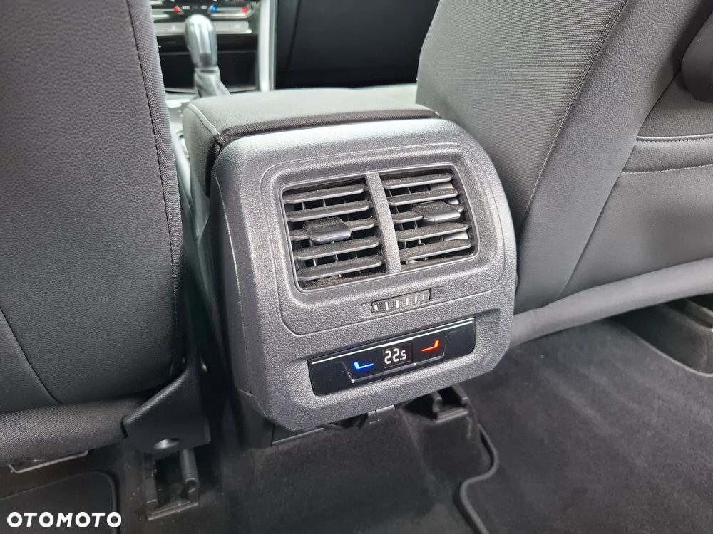 Volkswagen Touran 2.0 TDI SCR DSG Comfortline - 32