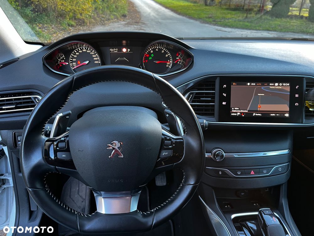 Peugeot 308 1.2 PureTech GPF Road Trip S&S EAT8 - 20