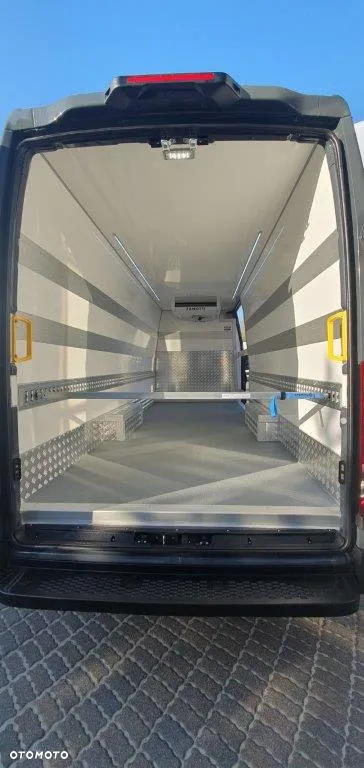 Iveco 35S18V Chłodnia Izoterma Maxi Nowy - 11