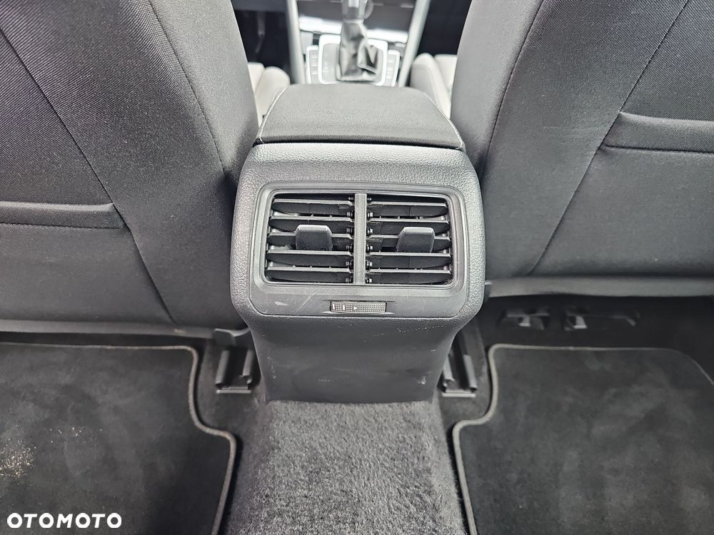 Volkswagen Golf - 33